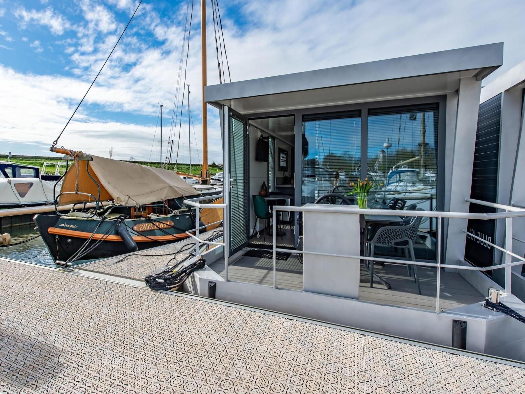 Waterlodge Blue Lagoon On A Jetty For 4 People คัมเปอร์ลันด์ ภายนอก รูปภาพ