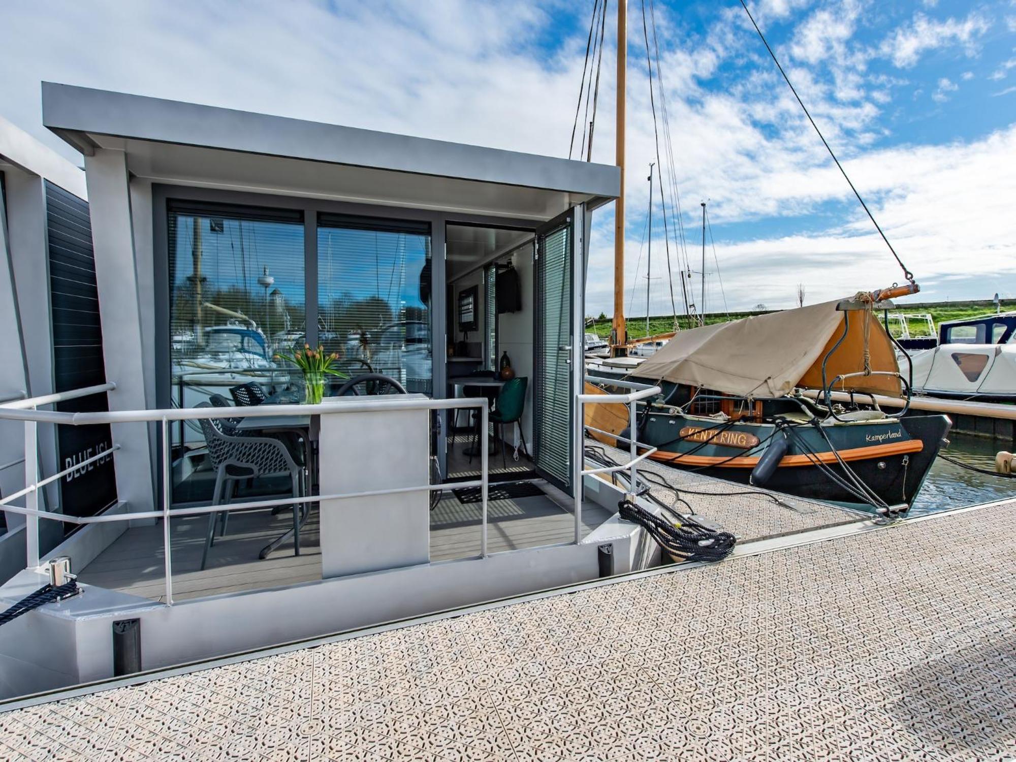 Waterlodge Blue Lagoon On A Jetty For 4 People คัมเปอร์ลันด์ ภายนอก รูปภาพ